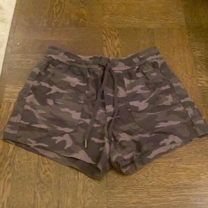 Athleta size 6 shorts